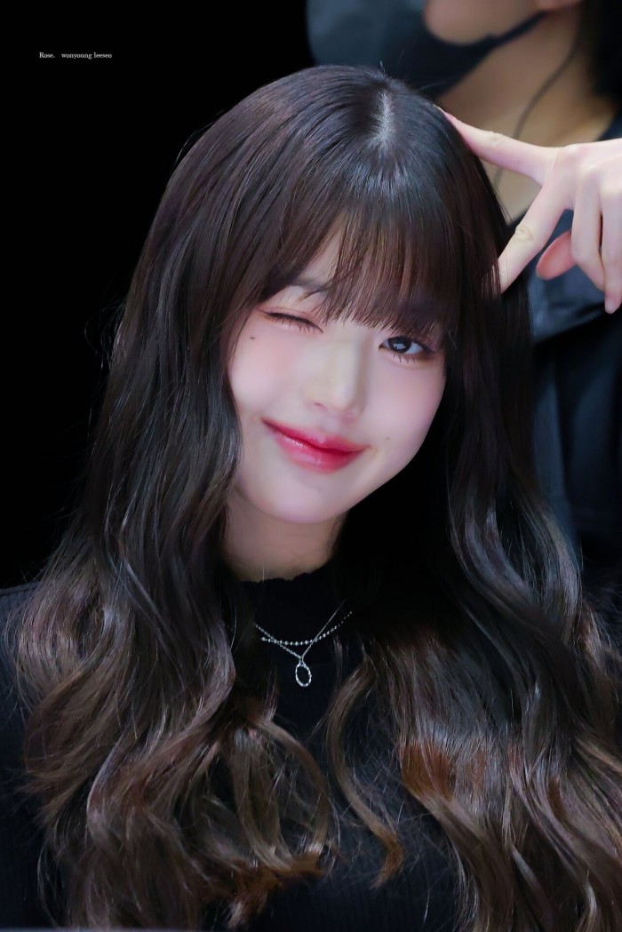 20240211_092846.jpg 어제 명절에도 근무한 장원영 팬싸인회