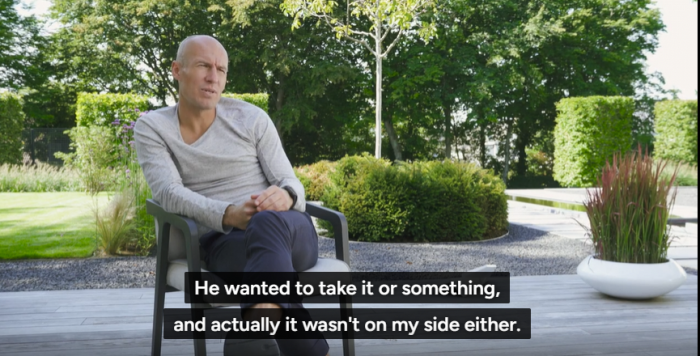 image.png 리베리가 로벤 죽빵 날렸던 사건 .jpg